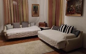 Issy Apartment